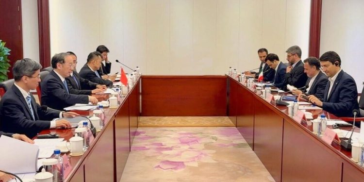 وزیر ارتباطات توسعه همکاری های فن آوری تهران و پکن را برجسته می کند