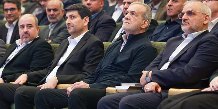 ویدیو/ پزشکان: مدیریت بدون اطلاعات و داده های دقیق ، سرگردان