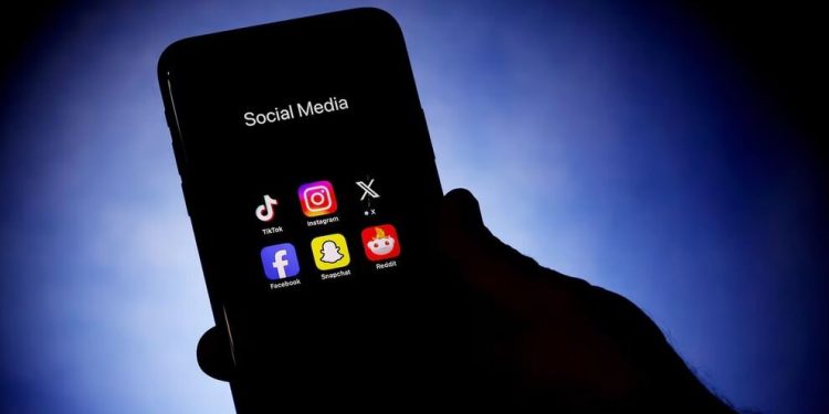 بسترهای شبکه های اجتماعی به انتشارات مصرف کننده پاسخ می دهند