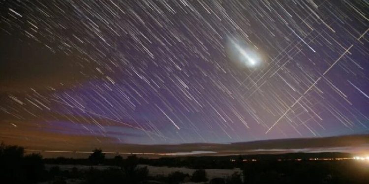 ماهواره های ایلان مسک به زمین هل داده می شوند!