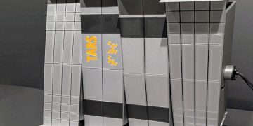 ربات بین ستاره ای کریستوفر نولان جان گرفت