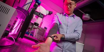 ربات ها را با حرکات طبیعی بدن، حتی هنگام دویدن یا موج سواری کنترل کنید