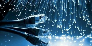 مدیر عامل مخابرات ایران: تا پایان دولت چهاردهم 60 درصد جمعیت کشور به شبکه فیبر نوری متصل می شوند.