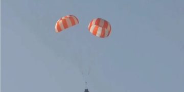 چتر نجات هند اولین کپسول حامل فضانوردان را آزمایش کرد