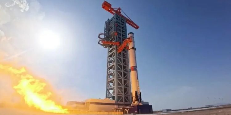 چین در حال آماده شدن برای پرتاب اولین موشک تجاری قابل استفاده مجدد خود است