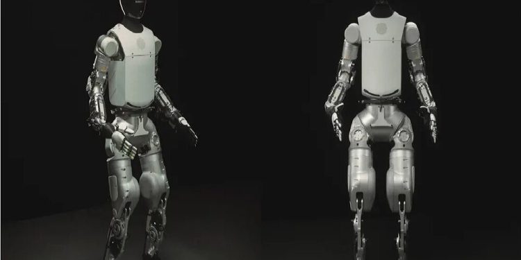 ربات انسان نمای انگلیسی زودتر از بقیه برخاست!