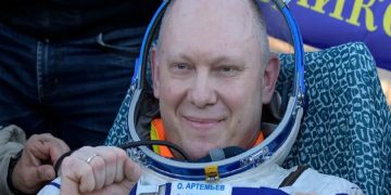 فضانورد روسی به دلیل نقض قوانین امنیت ملی از ماموریت ناسا حذف شد